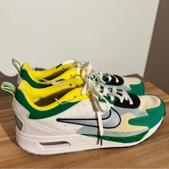 Nike White and Green Sneakers - Picture 5 of 10